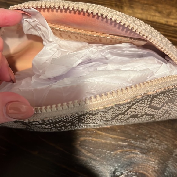 Consuela medium cosmetic - Picture 3 of 3